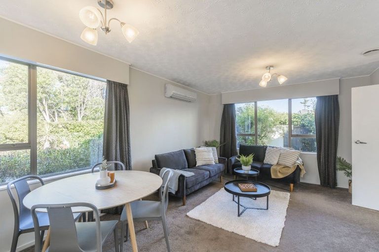 Photo of property in 15 Rosebank Grove, Waikanae, 5036