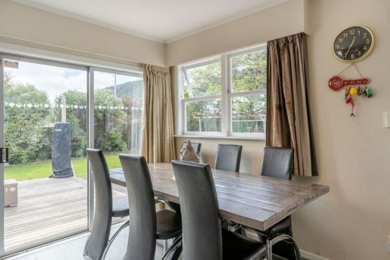 Photo of property in 2 Hinemoa Street, Paraparaumu, 5032