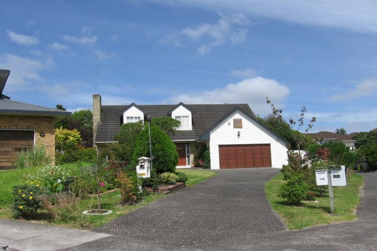 Photo of property in 13 Delisle Place, Windsor Park, Auckland, 0632