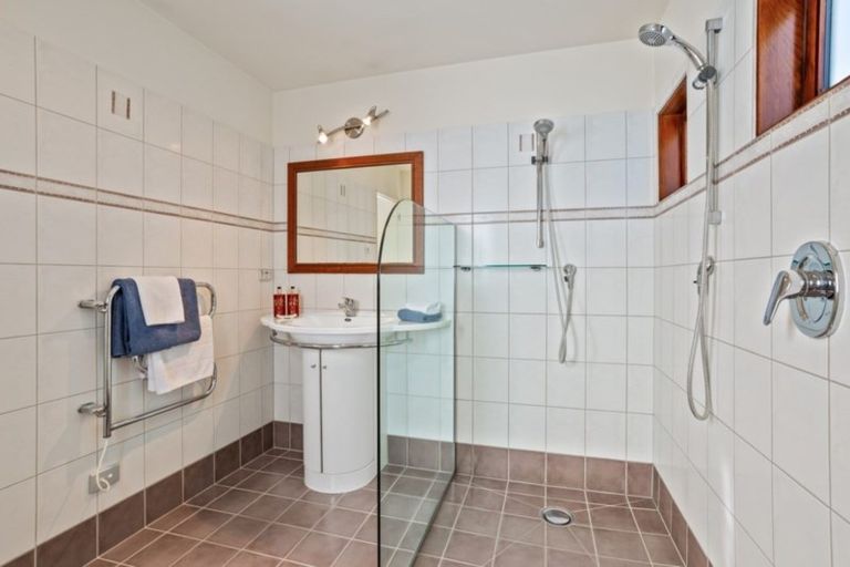 Photo of property in 1/13 Milford Road, Milford, Auckland, 0620