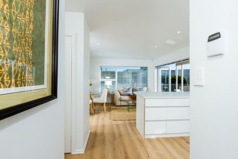 Photo of property in 1/241 Hurstmere Road, Takapuna, Auckland, 0622