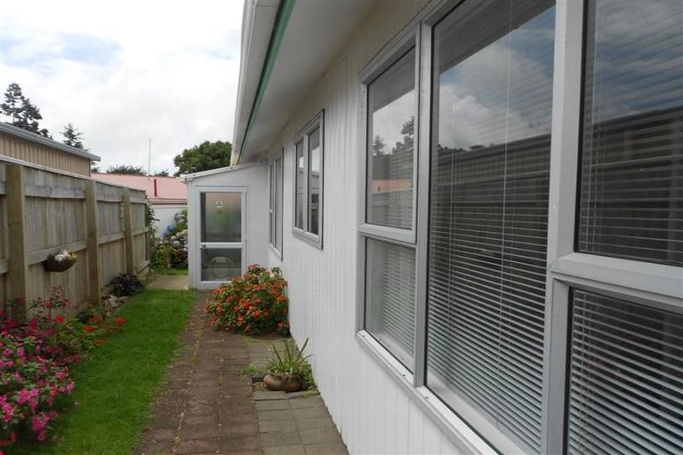 Photo of property in 2/311 Carrington Street, Vogeltown, New Plymouth, 4310