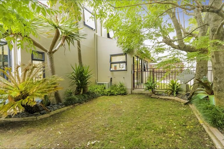 Photo of property in 123 Golf Road, Titirangi, Auckland, 0600
