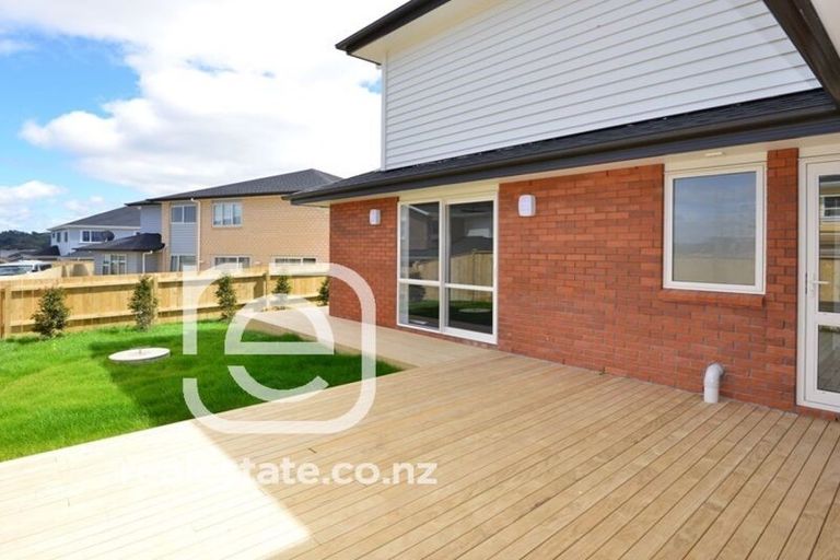 Photo of property in 68 Huntington Park Drive, Greenhithe, Auckland, 0632