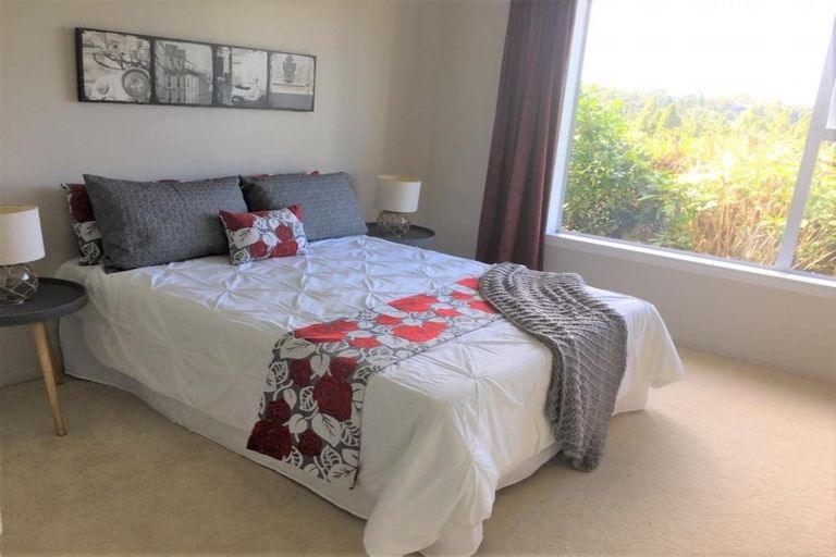 Photo of property in 50 Balmain Road, Chatswood, Auckland, 0626