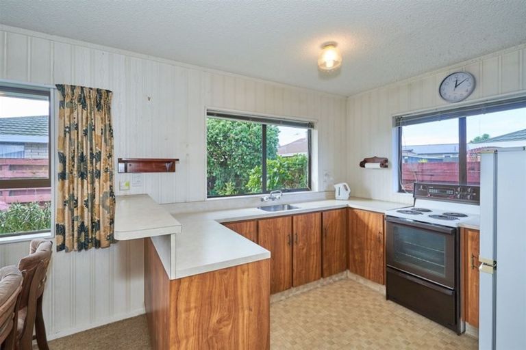 Photo of property in 2/99 Vogel Street, Roslyn, Palmerston North, 4414