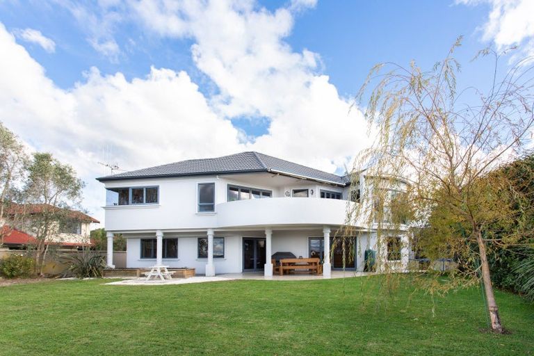 Photo of property in 33 Ruapehu Drive, Fitzherbert, Palmerston North, 4410