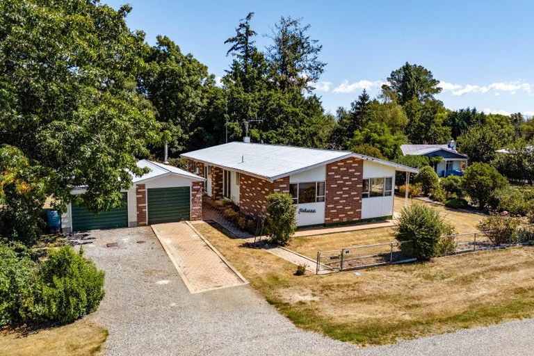 Photo of property in 6 Cambridge Road, Patearoa, 9398
