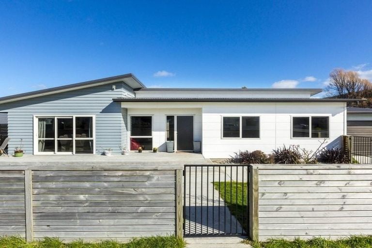 Photo of property in 69 Merton Street, Trentham, Upper Hutt, 5018