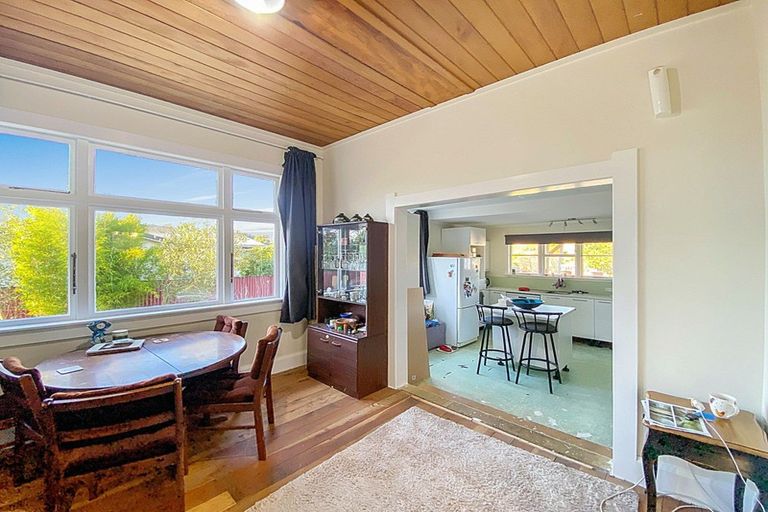 Photo of property in 10 Paraekaretu Street, Hunterville, 4730