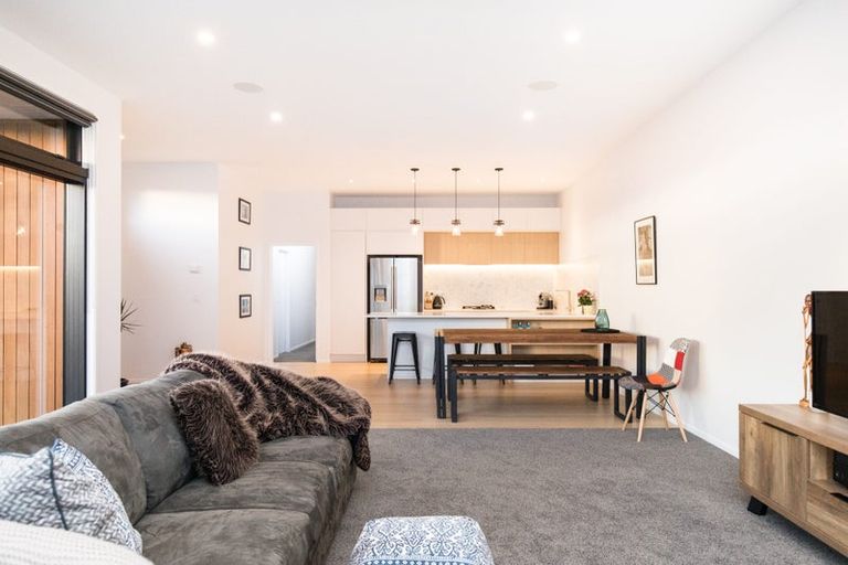 Photo of property in 2 Parachute Crescent, Papakura, 2110