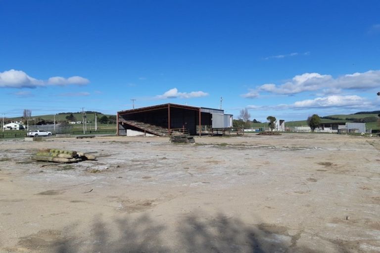 Photo of property in 42 Waikawa Road, Owaka, 9535