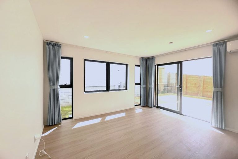 Photo of property in 1a Wren Place, Unsworth Heights, Auckland, 0632