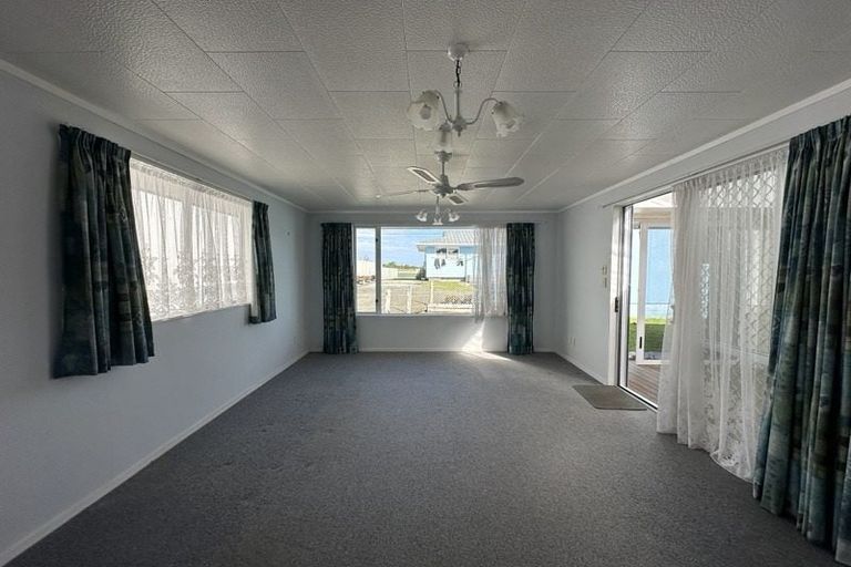 Photo of property in 1979 Ngunguru Road, Ngunguru, Whangarei, 0173