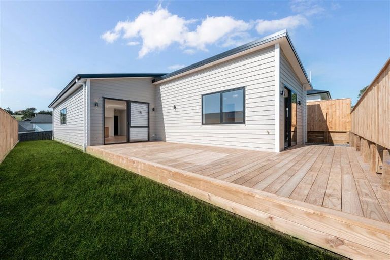 Photo of property in 50 Whakairo Crescent, Gulf Harbour, Whangaparaoa, 0930