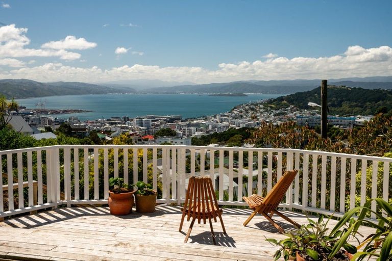 Photo of property in 30 Sugarloaf Road, Brooklyn, Wellington, 6021