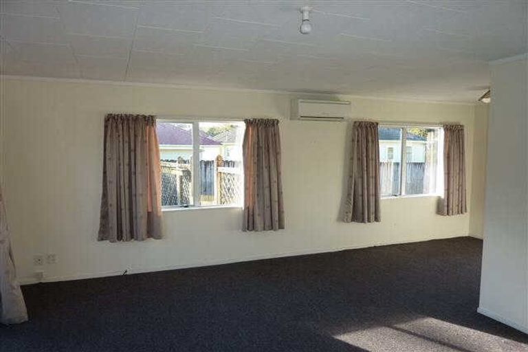 Photo of property in 37 Banbury Crescent, Fairfield, Hamilton, 3214