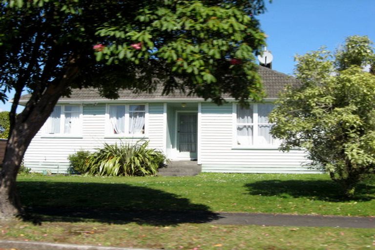 Photo of property in 3 Plympton Street, Brooklands, New Plymouth, 4310