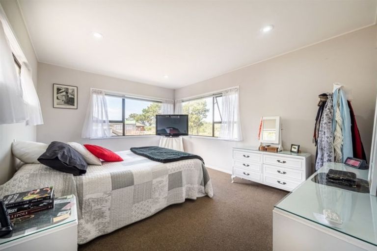 Photo of property in 27 Bellbird Rise, Murrays Bay, Auckland, 0630