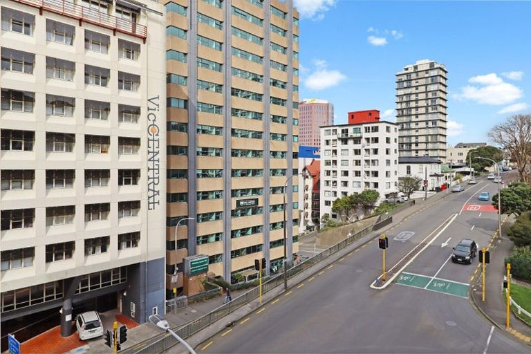 Photo of property in Montreaux Apartments, 4c/164 The Terrace, Wellington Central, Wellington, 6011