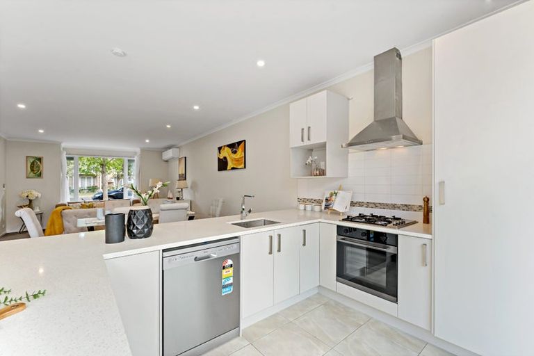 Photo of property in 13 Hakawai Avenue, Takanini, 2112