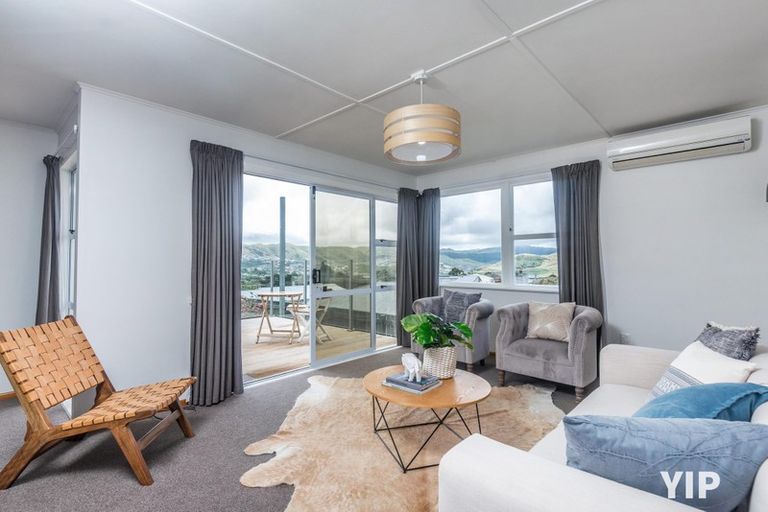 Photo of property in 5 Catherine Crescent, Paparangi, Wellington, 6037