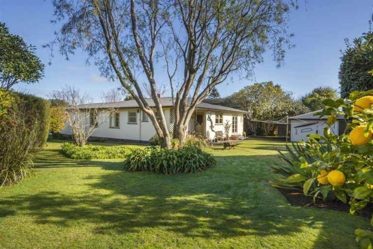 Photo of property in 11 Athlone Place, Hokowhitu, Palmerston North, 4410