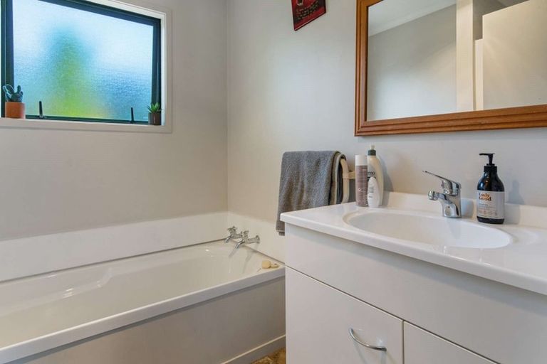 Photo of property in 11a Island View Road, Western Heights, Rotorua, 3015