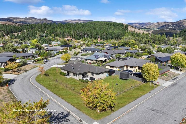 Photo of property in 2 Criffel Place, Luggate, Wanaka, 9383