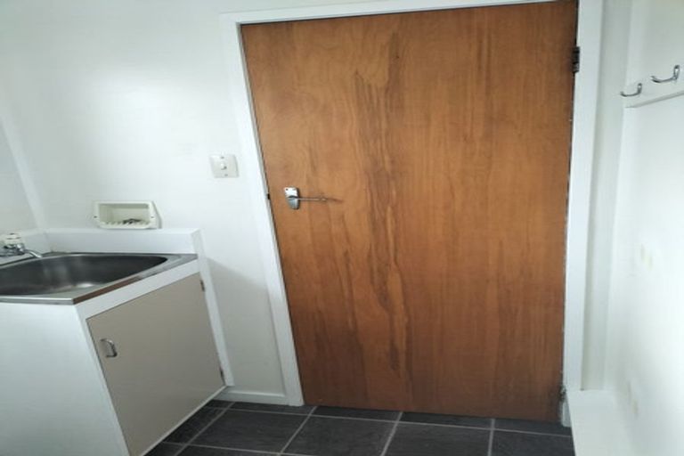 Photo of property in 5/25 West Coast Road, Glen Eden, Auckland, 0602