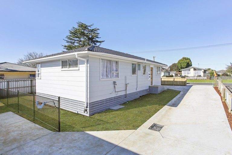 Photo of property in 30a Birdwood Road, Swanson, Auckland, 0612