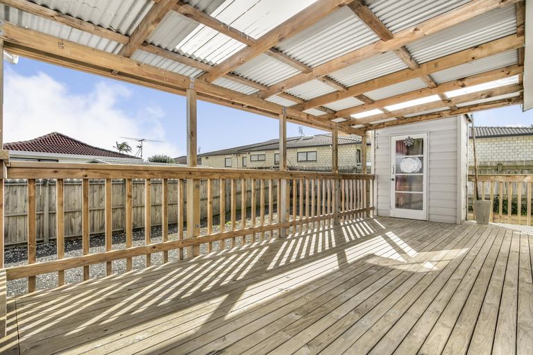 Photo of property in 2/17 Etherton Drive, Weymouth, Auckland, 2103