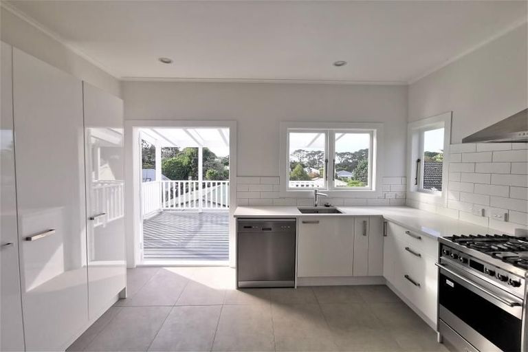 Photo of property in 46 Colonial Road, Birkenhead, Auckland, 0626