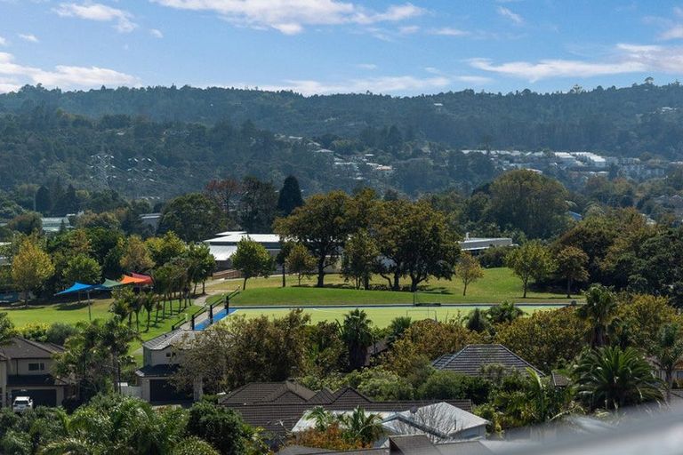 Photo of property in 74 Oakway Drive, Schnapper Rock, Auckland, 0632