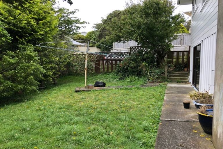 Photo of property in 15 Bancroft Terrace, Newlands, Wellington, 6037