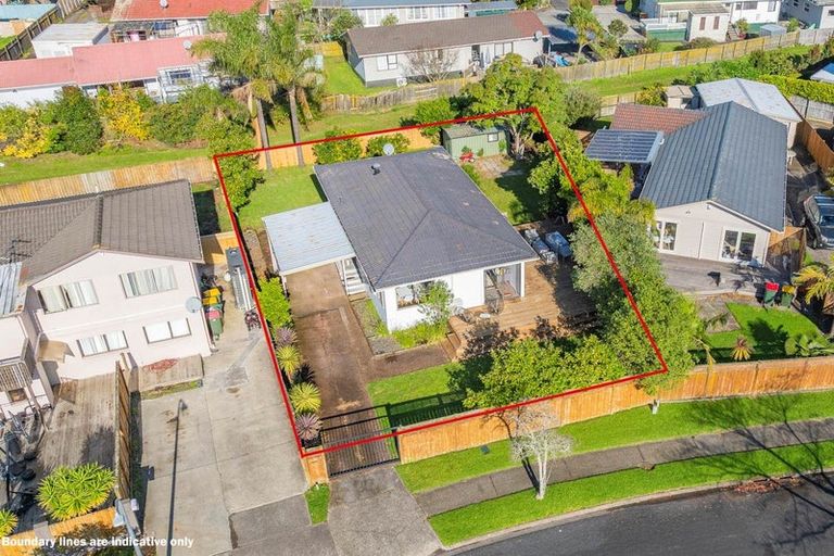 Photo of property in 7 Darren Crescent, Half Moon Bay, Auckland, 2012