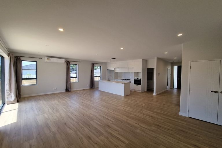 Photo of property in 11 Konoba Avenue, Kumeu, 0810