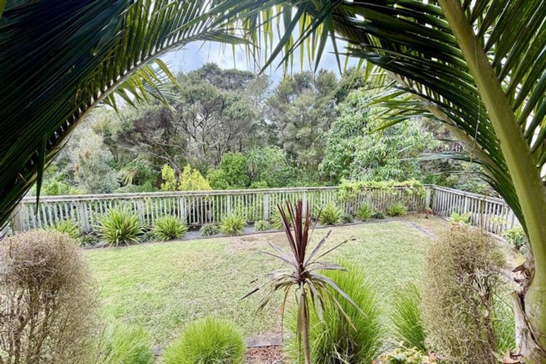 Photo of property in 42 Ravenstone Place, Chatswood, Auckland, 0626
