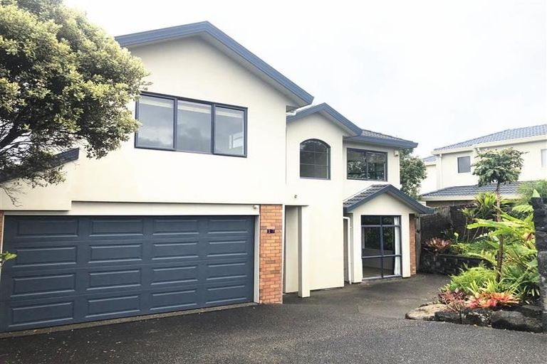 Photo of property in 17 Medallion Drive, Oteha, Auckland, 0632