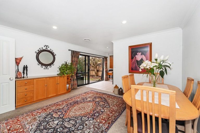 Photo of property in 38 Waiwherowhero Drive, St Andrews, Hamilton, 3200