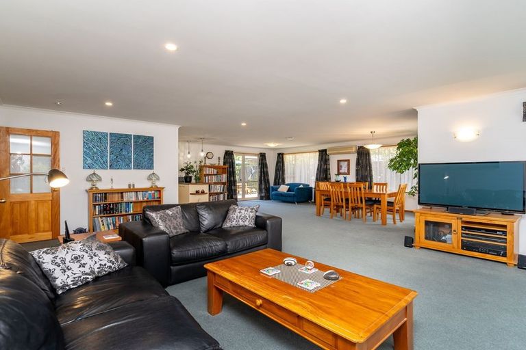 Photo of property in 2 Sunninghurst Drive, Fairfield, Dunedin, 9018