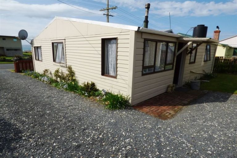 Photo of property in 5 Rimu Street, Kaka Point, Balclutha, 9271
