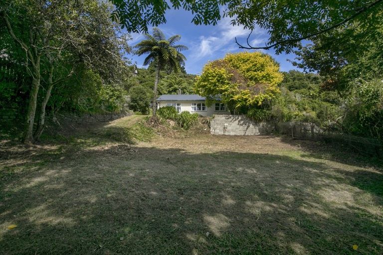 Photo of property in 138 Miromiro Road, Normandale, Lower Hutt, 5010