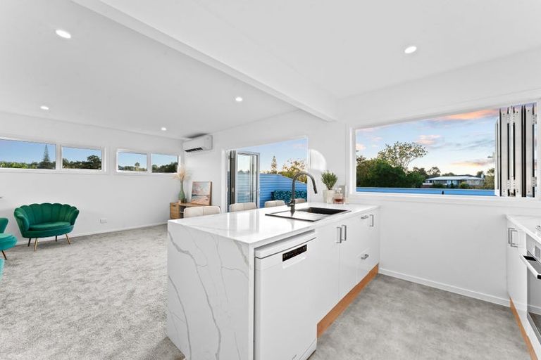 Photo of property in 23b Woodglen Road, Glen Eden, Auckland, 0602