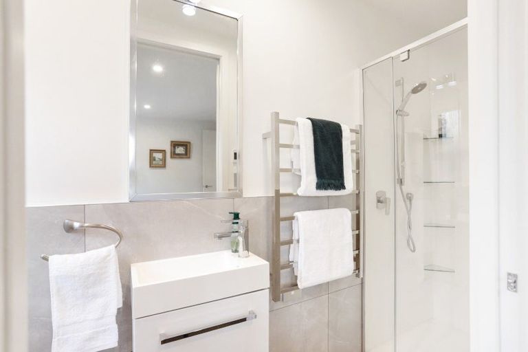 Photo of property in 1 Newhaven Terrace, Mairangi Bay, Auckland, 0630