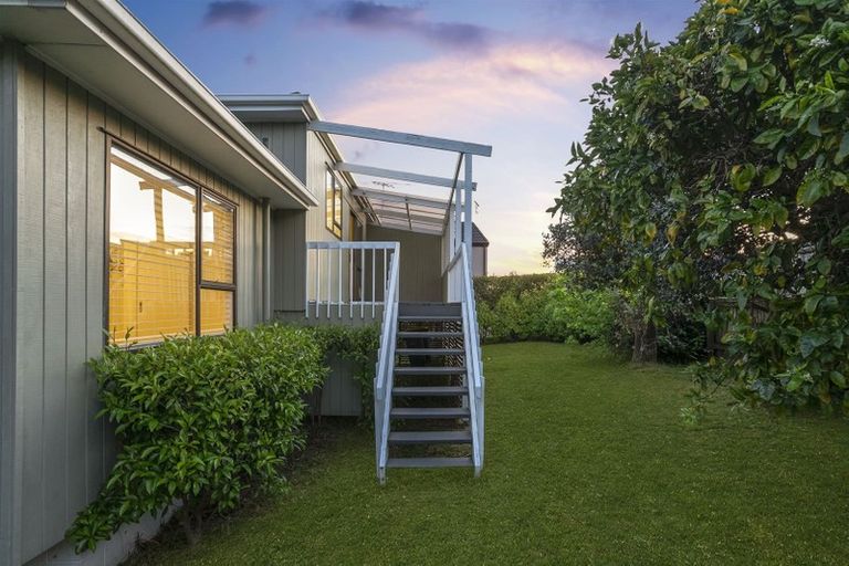 Photo of property in 3/28 Beach Road, Castor Bay, Auckland, 0620