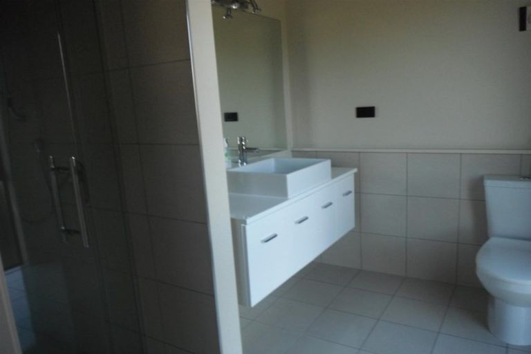 Photo of property in 2 Kawaroa Close, New Plymouth, 4310