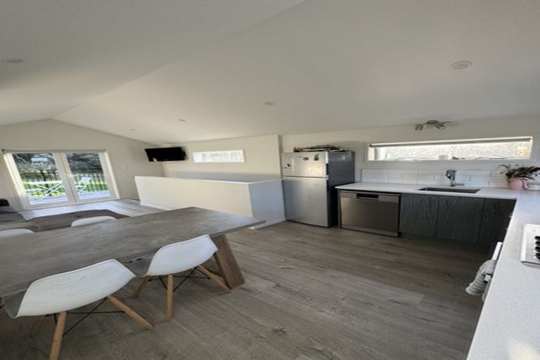 Photo of property in 60 Roberts Road, Matakatia, Whangaparaoa, 0930