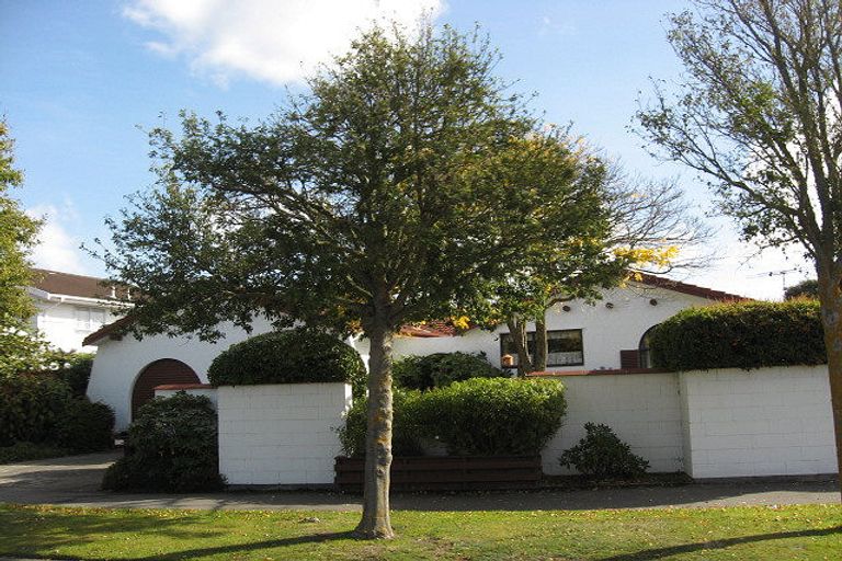 Photo of property in 16 Solway Avenue, Ilam, Christchurch, 8041