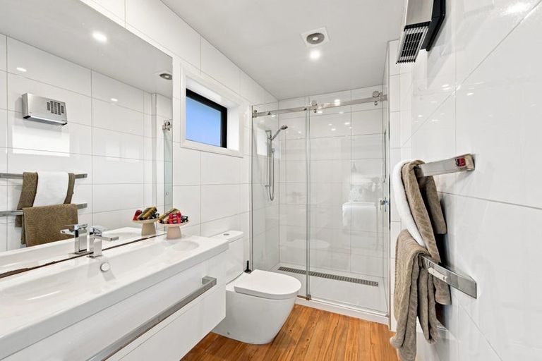 Photo of property in 14b Searells Road, Strowan, Christchurch, 8052